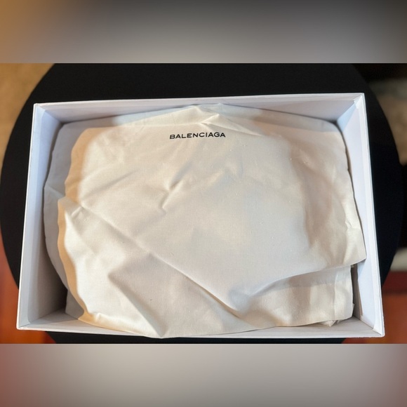 Balenciaga Arena High
Orange - Picture 9 of 11